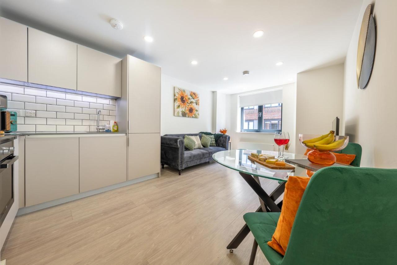Luxury One Bedroom Serviced Apartment In The Heart Of Bedford Exteriör bild
