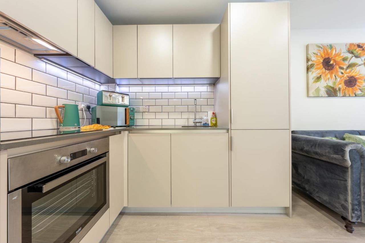 Luxury One Bedroom Serviced Apartment In The Heart Of Bedford Exteriör bild