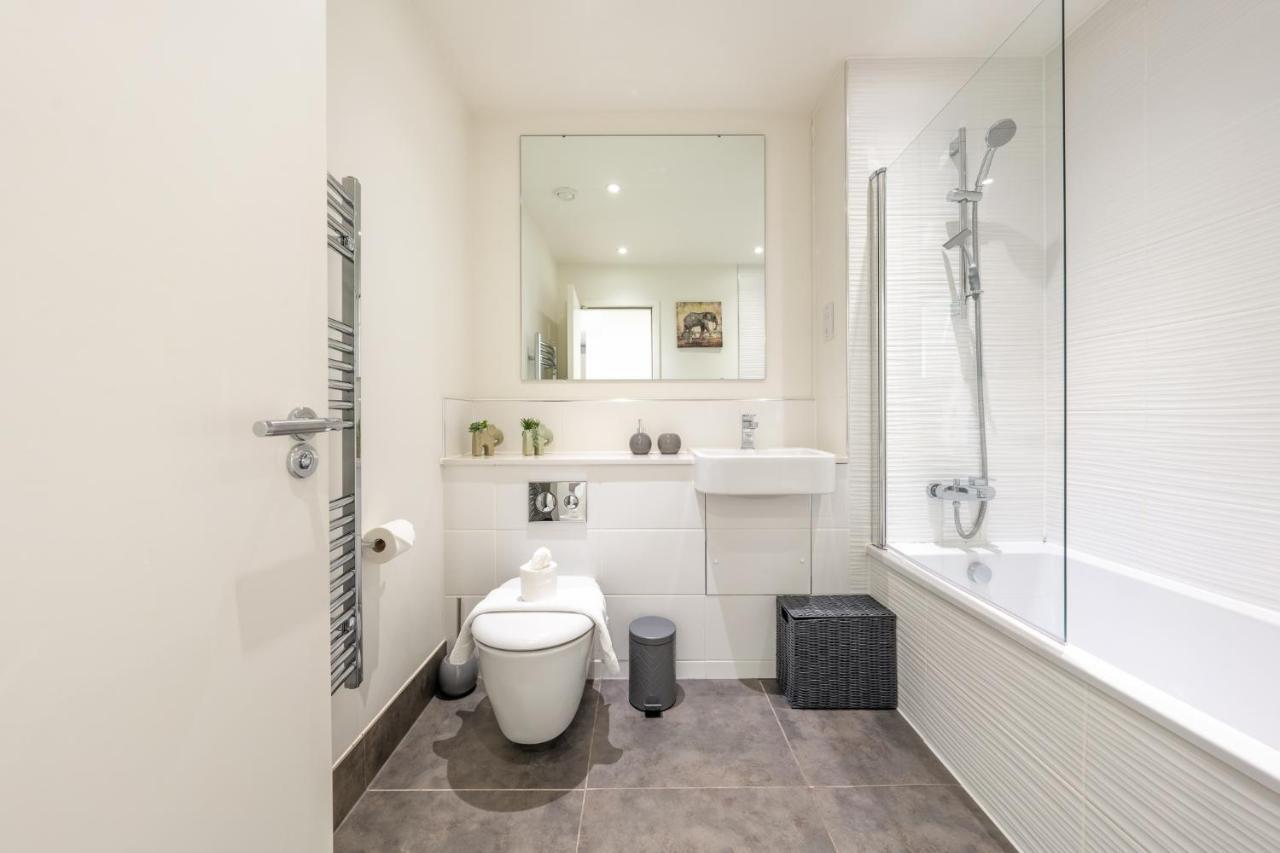 Luxury One Bedroom Serviced Apartment In The Heart Of Bedford Exteriör bild