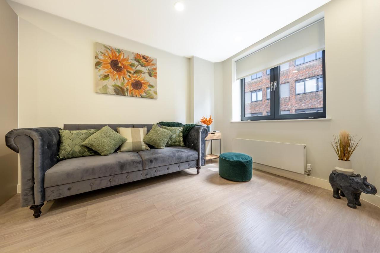 Luxury One Bedroom Serviced Apartment In The Heart Of Bedford Exteriör bild